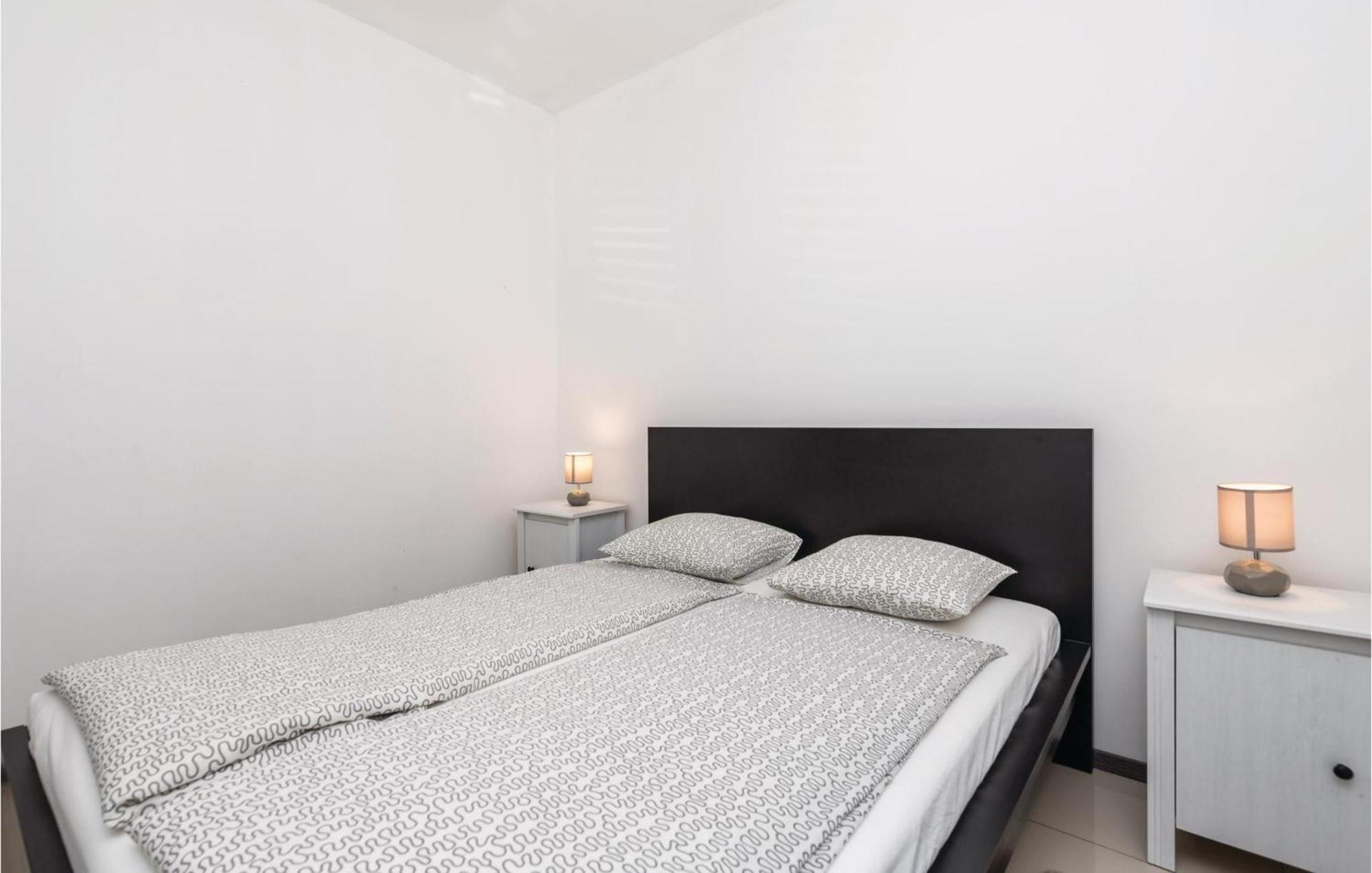 Nice Apartment In Mandre With Wifi Exteriör bild